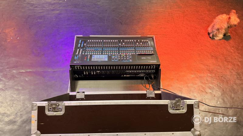 Allen & Heath Qu-32 Chrome Edition digitális keverőpult + Thon flightcase eladó