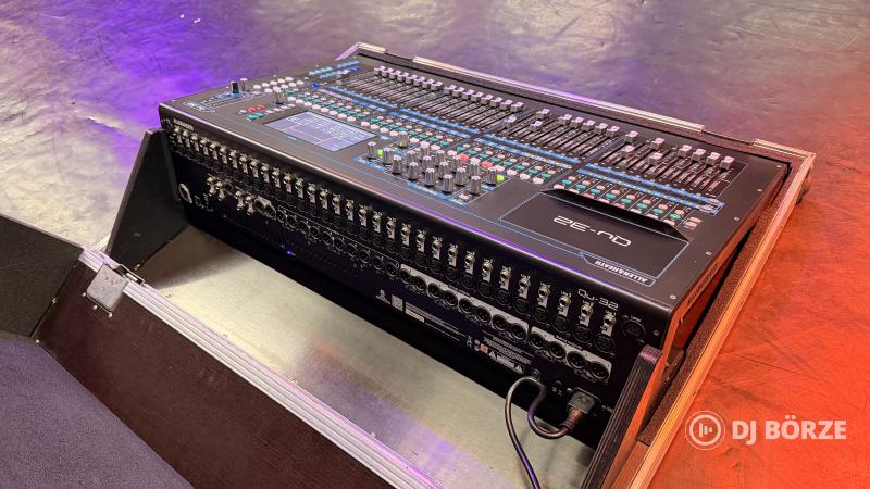 Allen & Heath Qu-32 Chrome Edition digitális keverőpult + Thon flightcase eladó