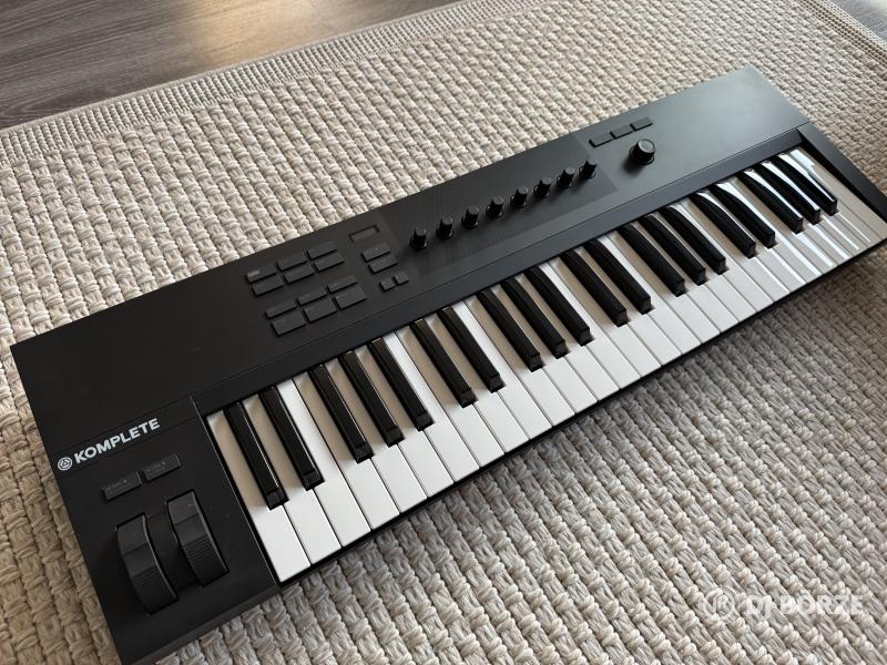NI Komplete Kontrol A49 – 49 billentyűs MIDI keyboard