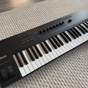 NI Komplete Kontrol A49 – 49 billentyűs MIDI keyboard