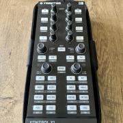 2DB TRAKTOR KONTROL X1 + 2DB TÁSKA
