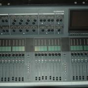 Újszerű Allen&Heath iLive T112 + IDR48 digitális keverőpult eladó