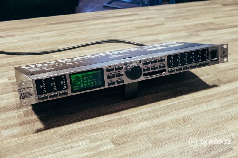 Behringer DCX2496 digitális rendszervezérlő
