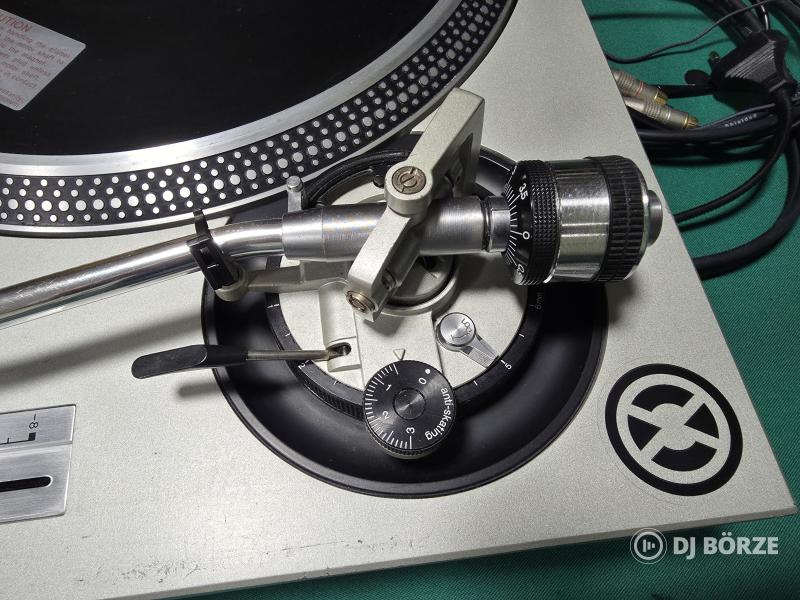 2 darab Technics SL-1200MK2 Dj. lemezjátszó