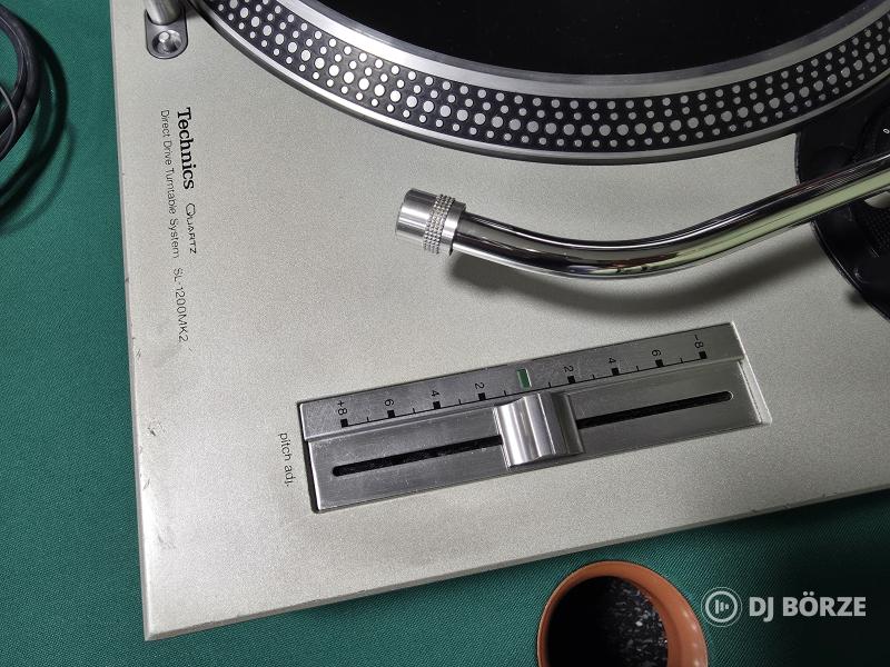2 darab Technics SL-1200MK2 Dj. lemezjátszó