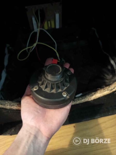Eladó üres 15"-os reprobox  driverrel.