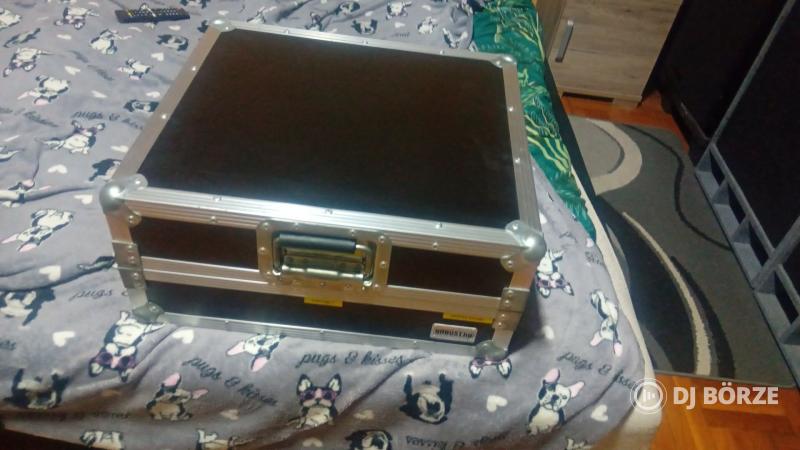 Eladó 1db mikrofonos rack es egy fénypult rack