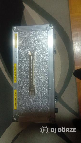 Eladó 1db mikrofonos rack es egy fénypult rack