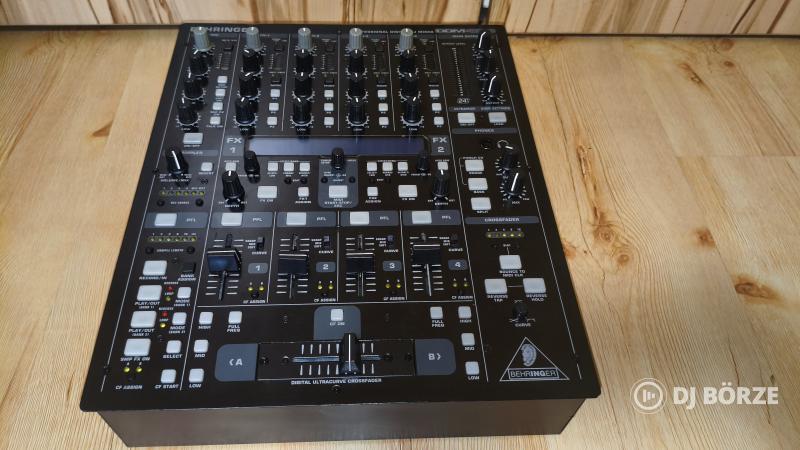Behringer DDM4000 digitális DJ keverő