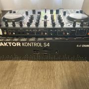 Traktor Kontrol S4 MK2 + Traktor Pro 2 + Magma táska