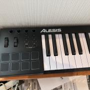Alesis V61 MIDI billentyűzet
