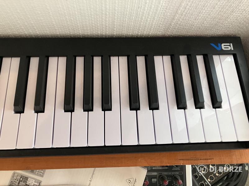 Alesis V61 MIDI billentyűzet