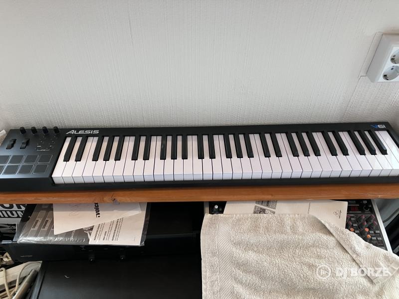 Alesis V61 MIDI billentyűzet