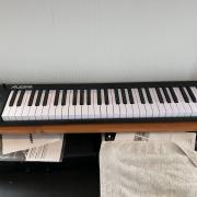Alesis V61 MIDI billentyűzet