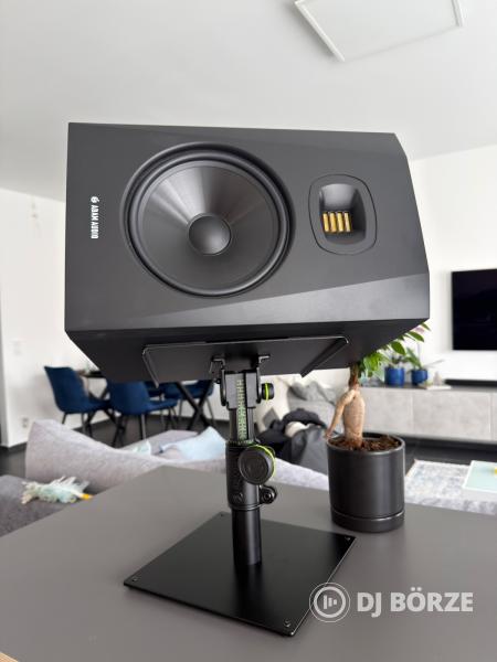 Adam Audio T8V stúdió monitor Gravity állvánnyal
