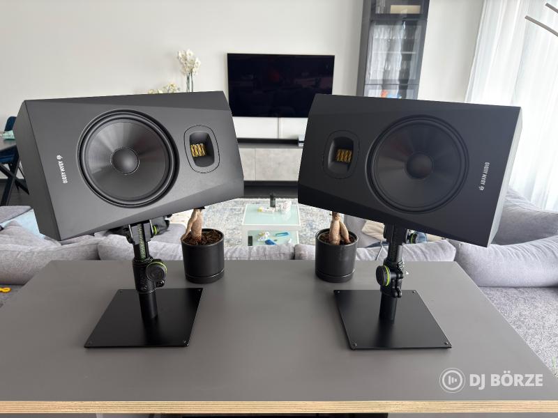 Adam Audio T8V stúdió monitor Gravity állvánnyal