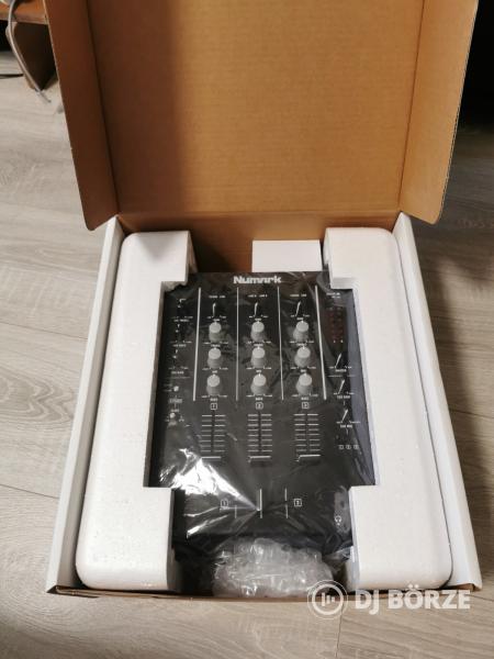 Numark M4 DJ keverőpult