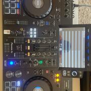 Eladó Pioneer XDJ-RX3 kitünő állapotban