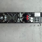 QSC RMX-2450 erősítő