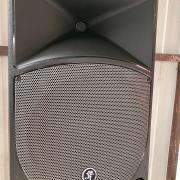Mackie Thump TH-12A aktív hangfal párban, egyik hibás