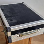 szinte új Yamaha MG124C keverő, eredeti tápjával, méretpontos rack-kel