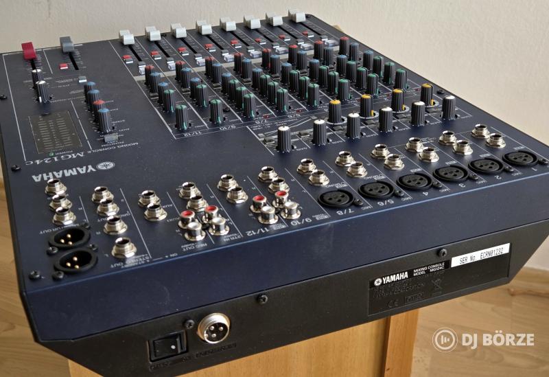 szinte új Yamaha MG124C keverő, eredeti tápjával, méretpontos rack-kel