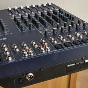 szinte új Yamaha MG124C keverő, eredeti tápjával, méretpontos rack-kel