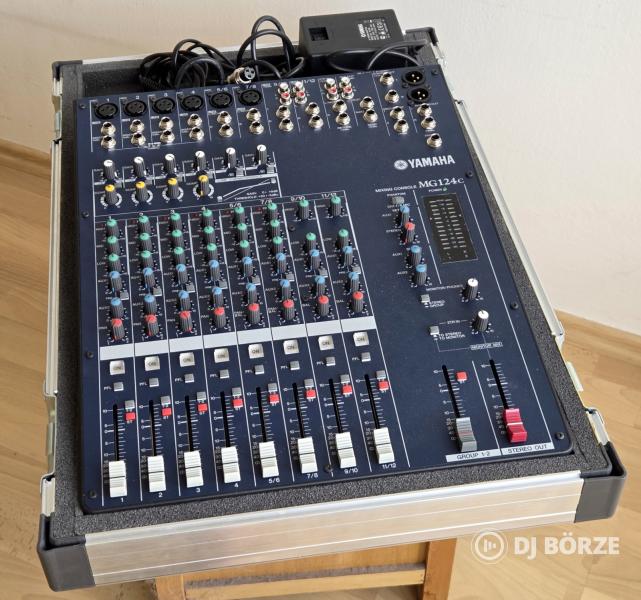 szinte új Yamaha MG124C keverő, eredeti tápjával, méretpontos rack-kel