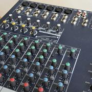 szinte új Yamaha MG124C keverő, eredeti tápjával, méretpontos rack-kel
