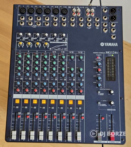 szinte új Yamaha MG124C keverő, eredeti tápjával, méretpontos rack-kel
