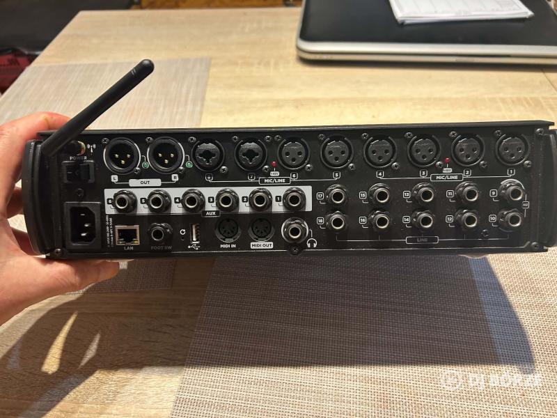 RCF M18 Digitális keverő