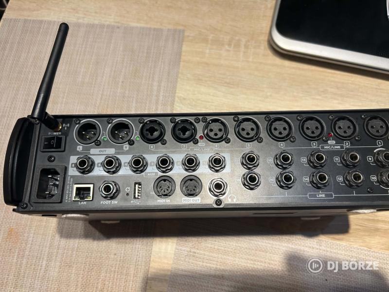 RCF M18 Digitális keverő