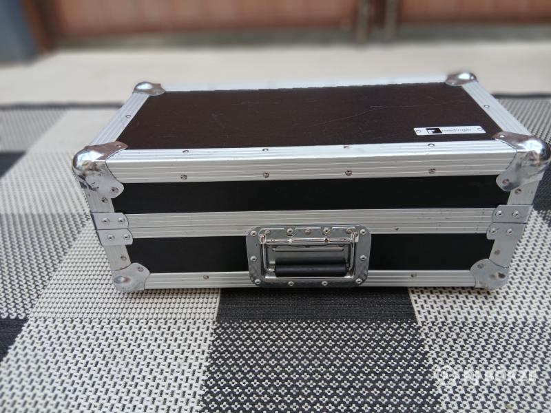 Roadinger asztali Mixer Case Rack láda 4U
