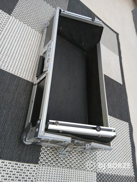 Roadinger asztali Mixer Case Rack láda 4U