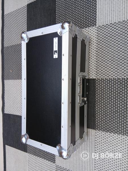 Roadinger asztali Mixer Case Rack láda 4U