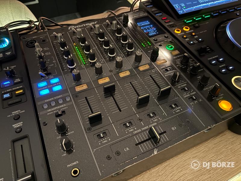 Pioneer DJM-800 4 csatornás DJ keverő