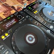 Eladó Pioneer CDJ-850K Beszámítás is lehet.
