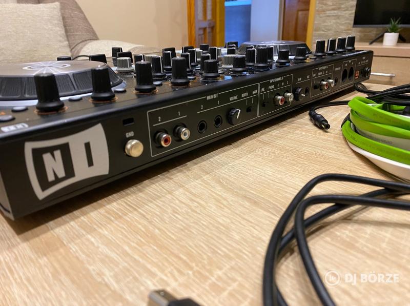 Traktor Kontrol S4 MK2 DJ kontroller szett + Decksaver + UDG táska