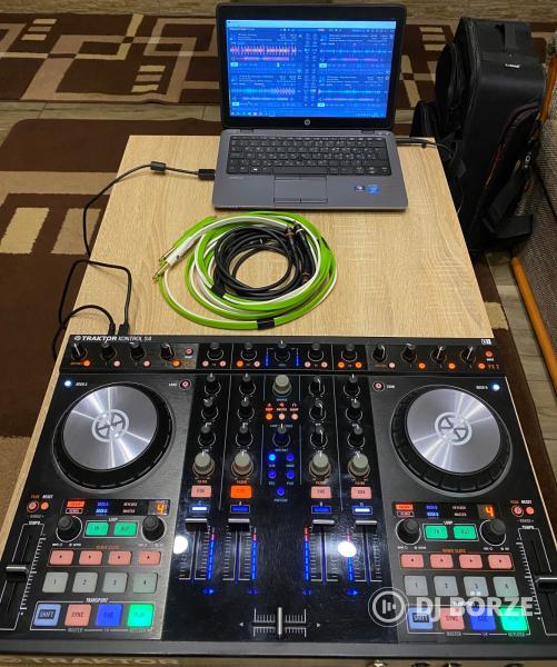Traktor Kontrol S4 MK2 DJ kontroller szett + Decksaver + UDG táska