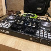 Traktor Kontrol S4 MK2 DJ kontroller szett + Decksaver + UDG táska