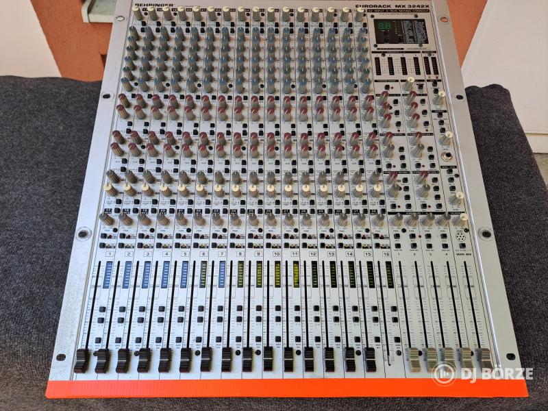Behringer Eurorack MX3242X analóg zenekari keverőpult