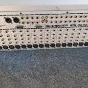 Behringer Eurorack MX3242X analóg zenekari keverőpult
