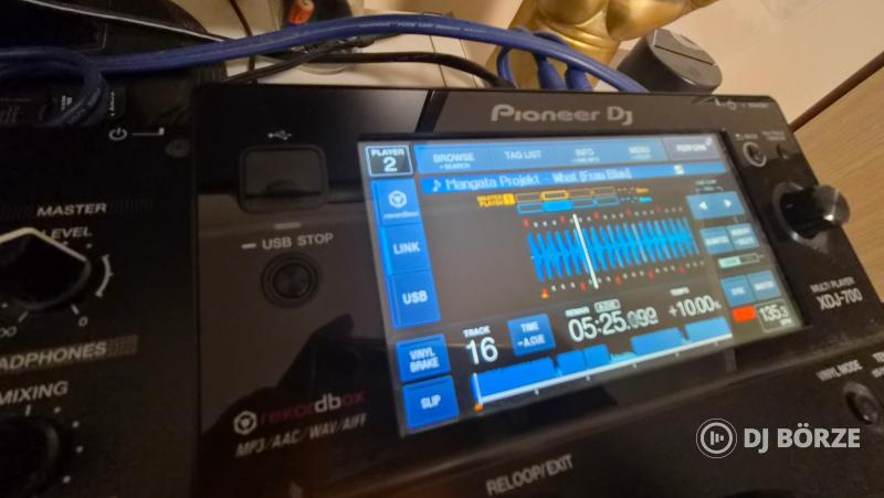 Pioneer DJ szett: 2x XDJ-700 lejátszó + DJM-250MK2 keverő + fejhallgatók
