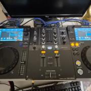 Pioneer DJ szett: 2x XDJ-700 lejátszó + DJM-250MK2 keverő + fejhallgatók