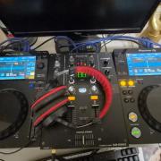 Pioneer DJ szett: 2x XDJ-700 lejátszó + DJM-250MK2 keverő + fejhallgatók
