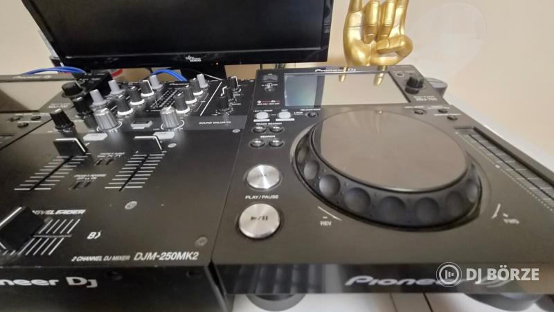 Pioneer DJ szett: 2x XDJ-700 lejátszó + DJM-250MK2 keverő + fejhallgatók