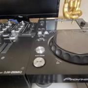 Pioneer DJ szett: 2x XDJ-700 lejátszó + DJM-250MK2 keverő + fejhallgatók