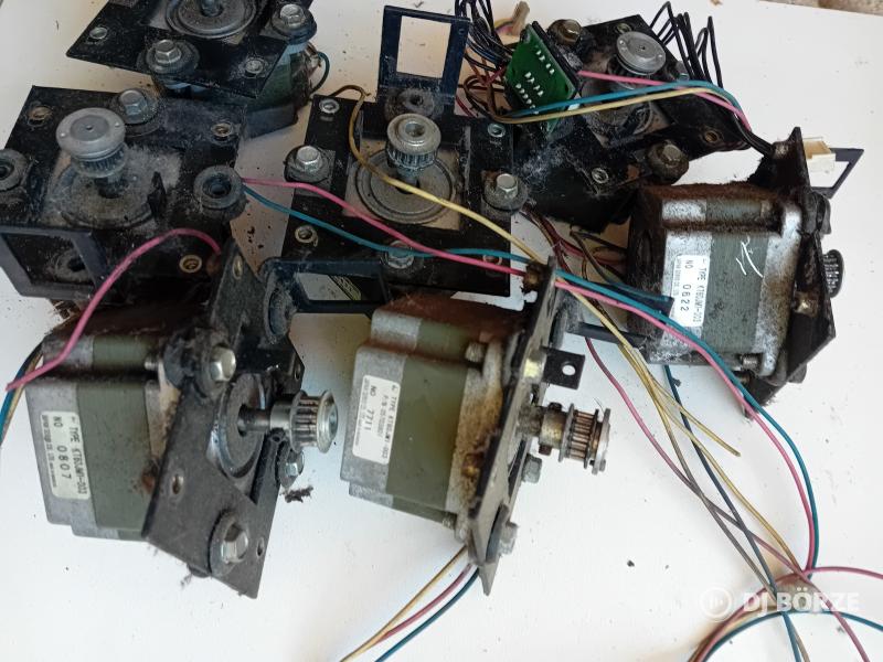 Martin mac 2000 robot és retro 24v fények bontott alkatrészei
