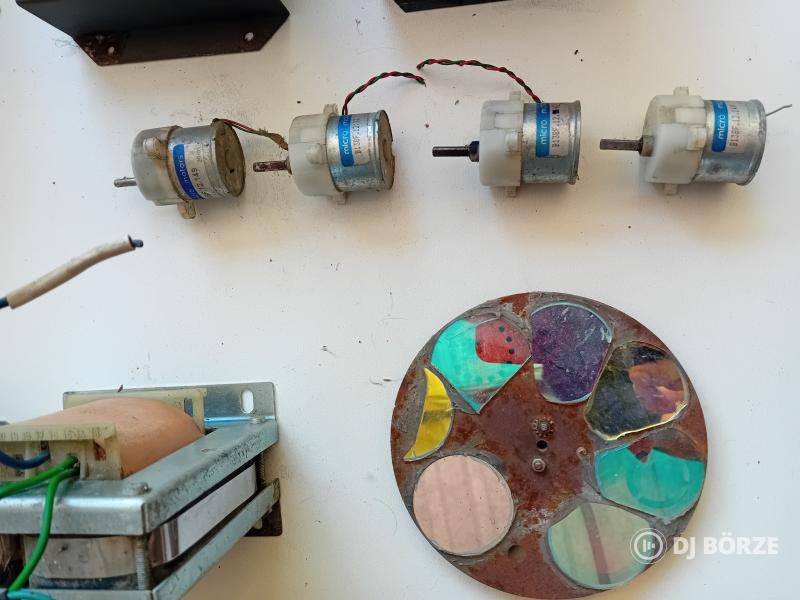 Martin mac 2000 robot és retro 24v fények bontott alkatrészei
