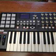 Akai MPK25 MIDI kontroller